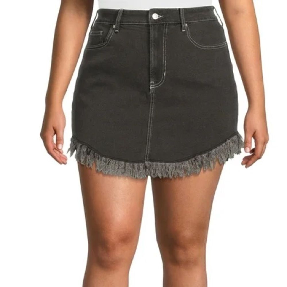 NWT- Celebrity Pink- Juniors' Plus Size Fray Hem Skirt Black Wash, Size 19 / 34